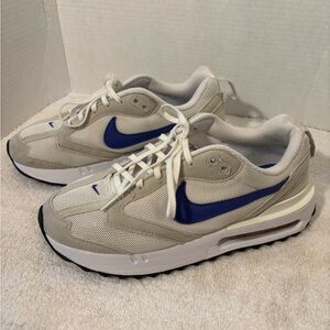 WMNS Air Max Dawn size 8.5 “White Lapis”